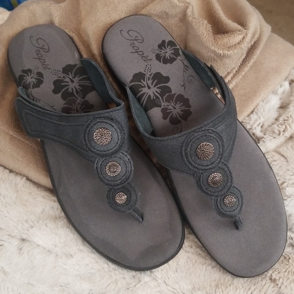 NIB  • Propét • Leather sandals • sz 9